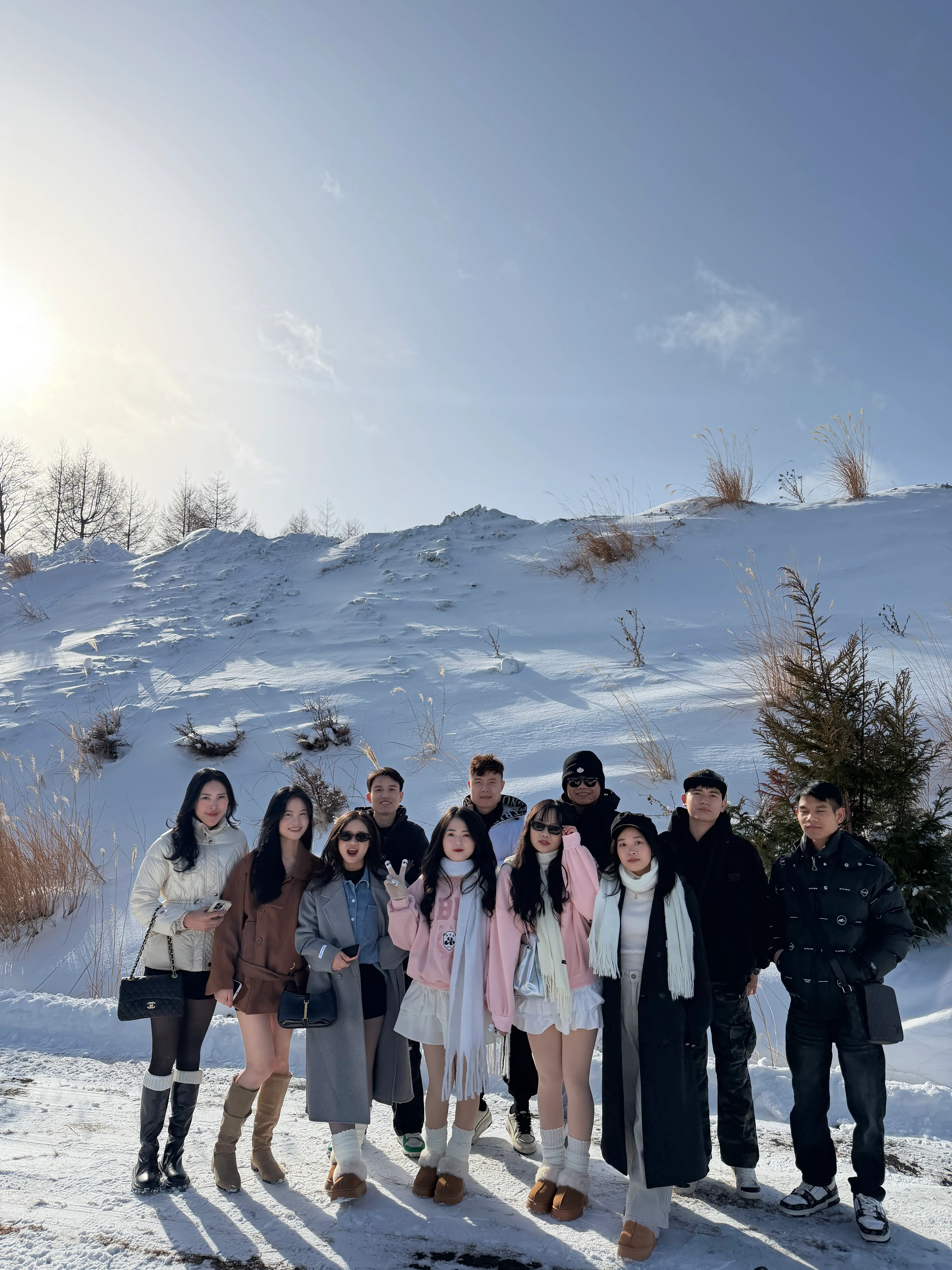 Cáp treo và cảnh núi